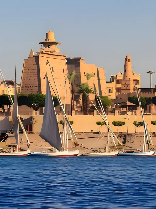 Family enjoying Luxor by bus tour from Hurghada
